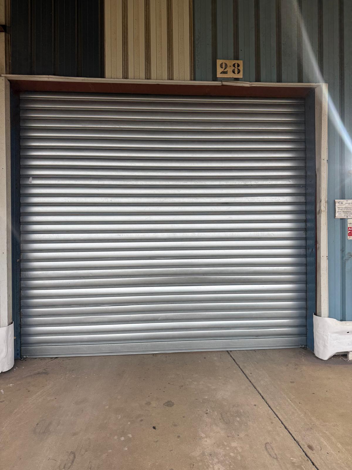 Rideau metallique lames pleines pour local professionnel